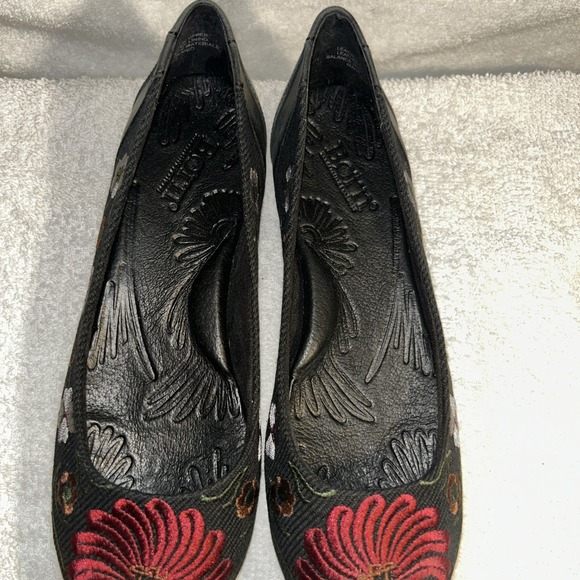 Born Women's Ballet Flat,Floral Embroidered Fabric-Leather,6 M,36.5 EU - Picture 12 of 16